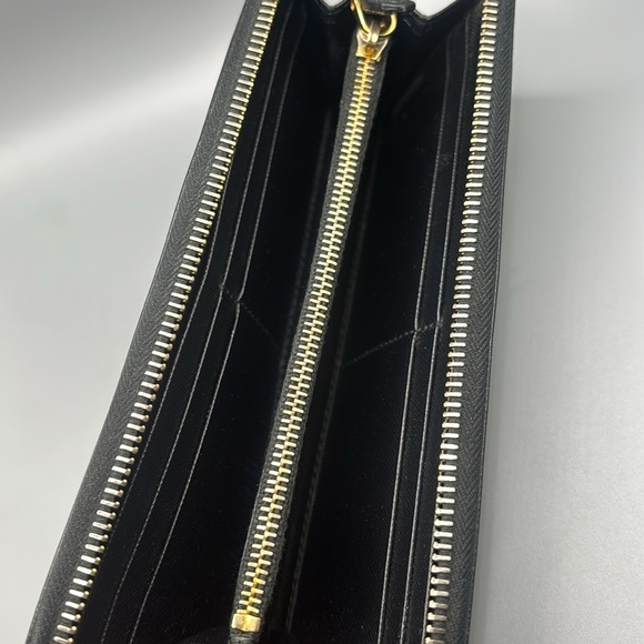PRADA BLACK ZIP WALLET - Picture 9 of 11
